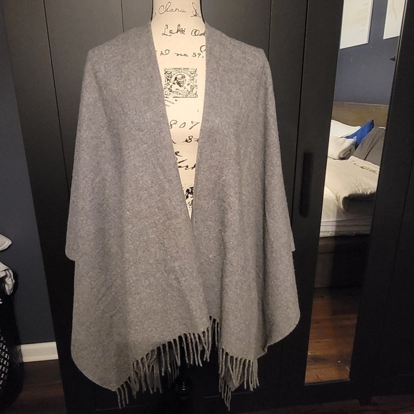 Gray Poncho - Picture 4 of 4